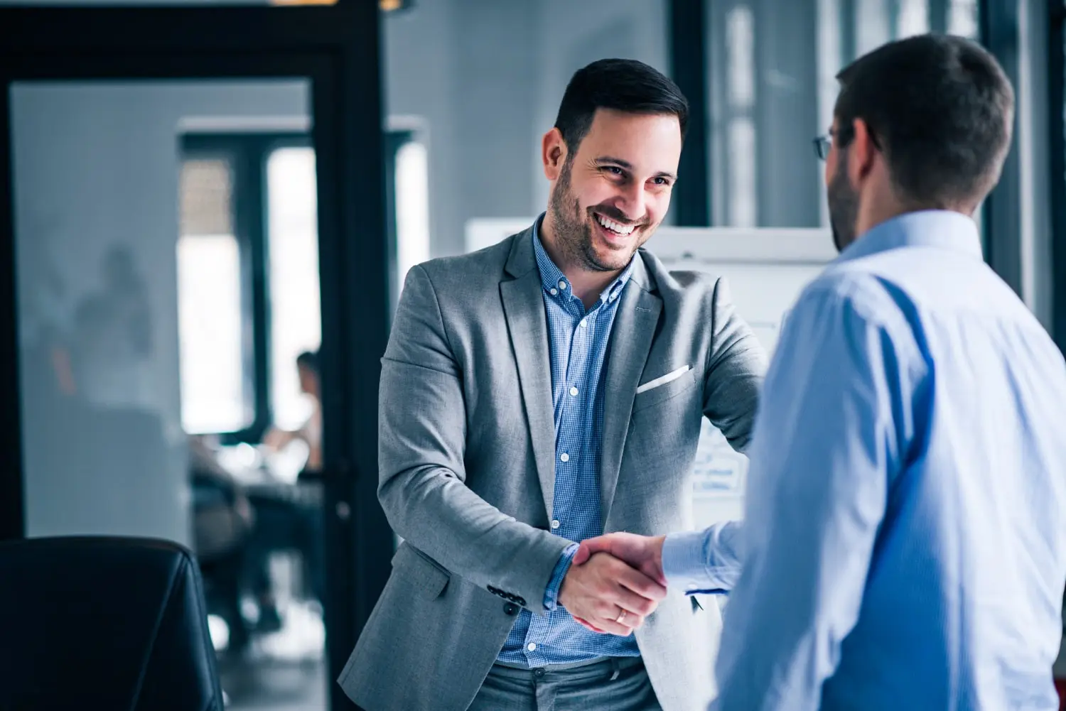 A commercial debt collection expert talking to the client in the office
